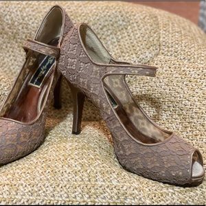 Beverly Feldman peep toe lace heels in size 8